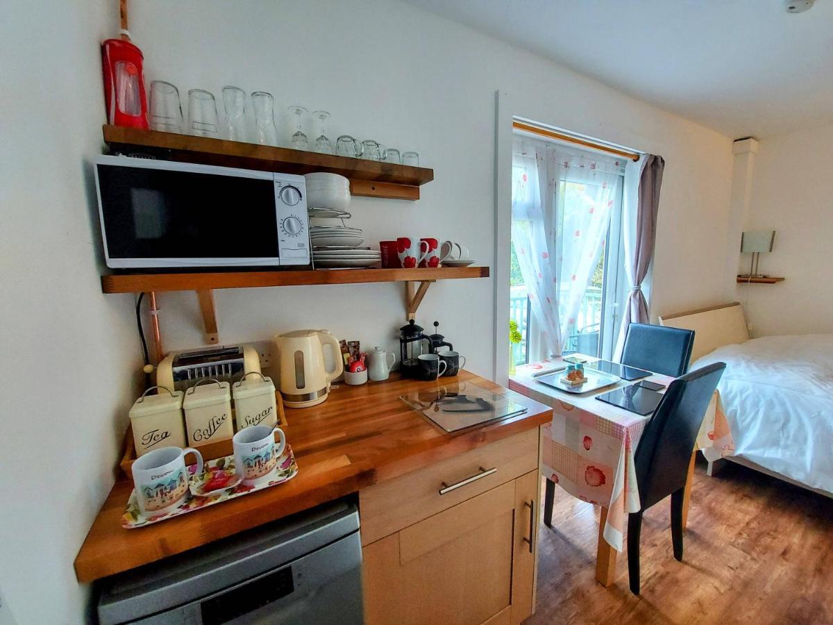 Cozy Snug Room, Short Drive To Lyme Regis, Crackling Fireplace, Private Balcony & Stunning Countryside Views, Free Private Parking & Wifi Axminster Exterior foto